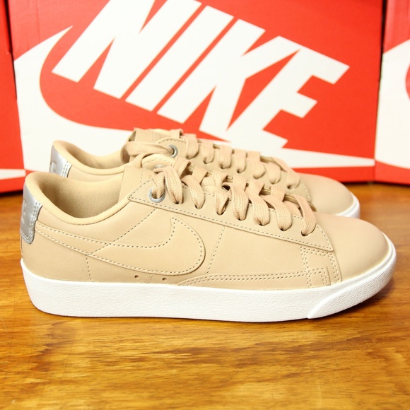 Nike Women Blazer Low SE Premium Vachetta Tan Nude - Picture 2 of 8
